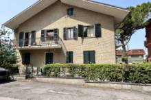 Vendita appartamento sue due livelli in villetta bifamiliare Pesaro - Zona Montegranaro (AP876)