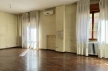 Vendita luminoso e ampio appartamento Pesaro - Zona Muraglia (AP903)