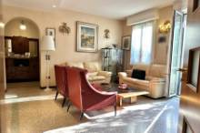 Vendesi appartamento indipendente con posto auto Pesaro - Zona mare (AP907)