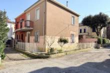 Vendita casa a schiera con piccolo scoperto Pesaro - Zona mare (SC939)