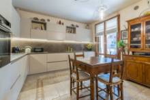 Vendita elegante attico su due livelli Pesaro - Zona Miralfiore (AP954)