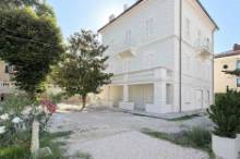 Vendita appartamento al piano nobile di Villa Pesaro - Zona mare (AP958)