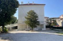 Vendita appartamento al piano nobile di Villa Pesaro - Zona mare (AP958)